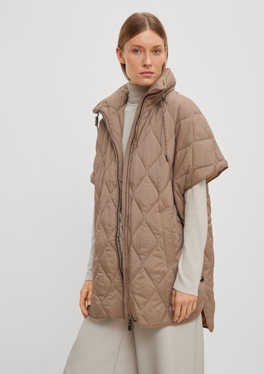 Clothing Comma | Cape With Quilted Diamond Pattern