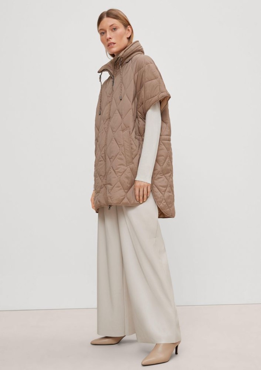 Clothing Comma | Cape With Quilted Diamond Pattern